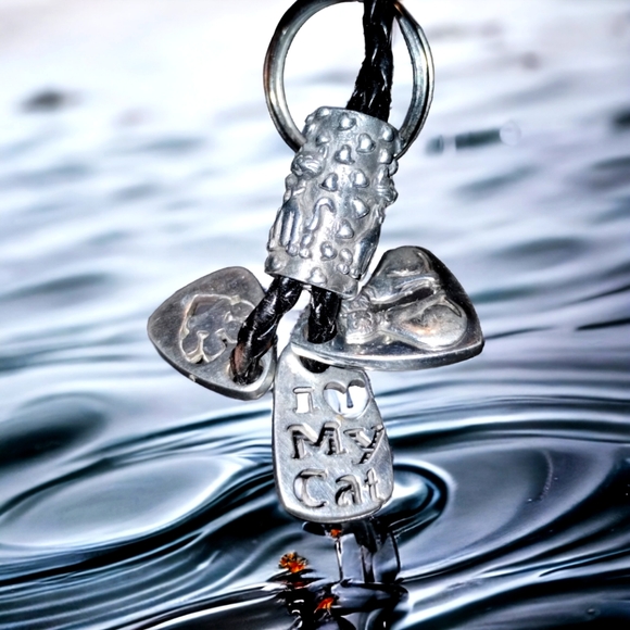 Beautifully handcrafted leather I love my cat keychain - Picture 1 of 1